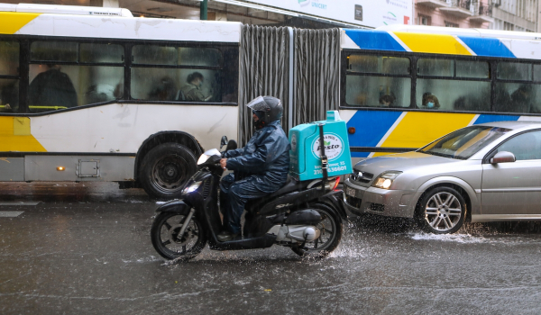 Κακοκαιρία: Βροχές στην Αττική, χιόνι στη Θεσσαλονίκη την Τρίτη