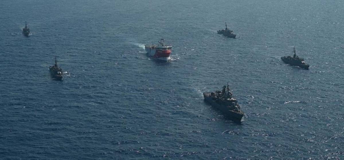 Oruc Reis: Πολεμικά πλοία συνοδεύουν το τουρκικό σκάφος (photos)