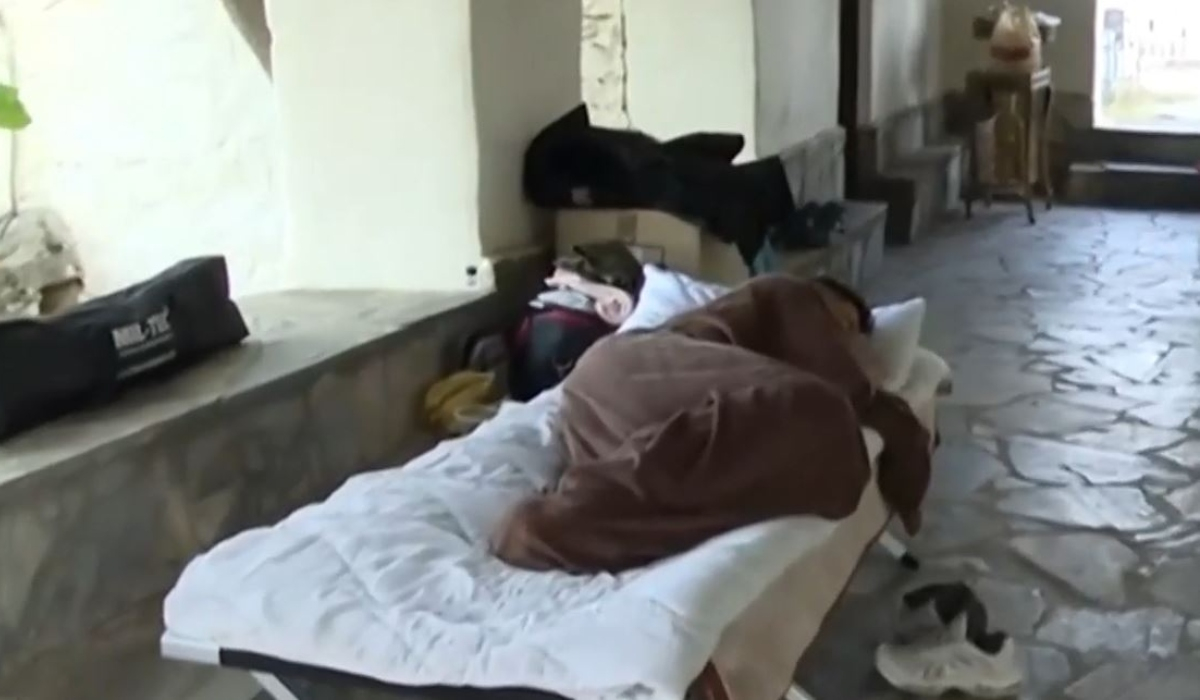 Βλοχός Καρδίτσας: Κάτοικοι κοιμούνται στο νεκροταφείο - «Δεν ενδιαφέρεται κανένας»