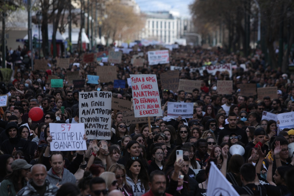 Ιστορικό συλλαλητήριο στην Αθήνα: Πάνω από 100.000 το πλήθος στο κέντρο (Φωτογραφίες)