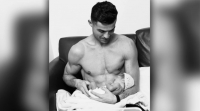 Κριστιάνο Ρονάλντο: Ανέβασε φωτογραφία με τη νεογέννητη κόρη του