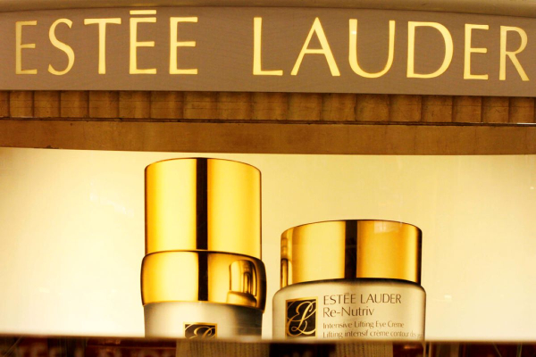 Estée Lauder: Προς εξαγορά έναντι 2,8 δισ. του οίκου μόδας Tom Ford
