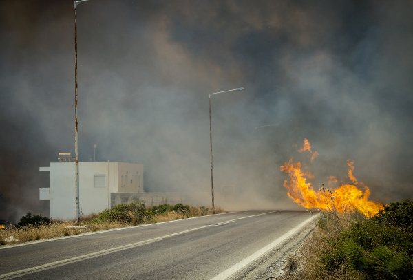 Φωτιά στη Ρόδο: Διπλή εισαγγελική παρέμβαση για την καταστροφική πυρκαγιά