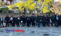 H Θεσσαλονίκη αποχαιρετά τον Βασίλη Καρρά – Πλήθος κόσμου στο λαϊκό προσκύνημα (εικόνες)