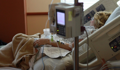 Κορονοϊός: Ραγδαία αύξηση των εισαγωγών κρουσμάτων στα νοσοκομεία