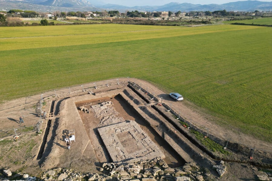 Un antico greco di appena 500 anni scoprì una finestra aperta