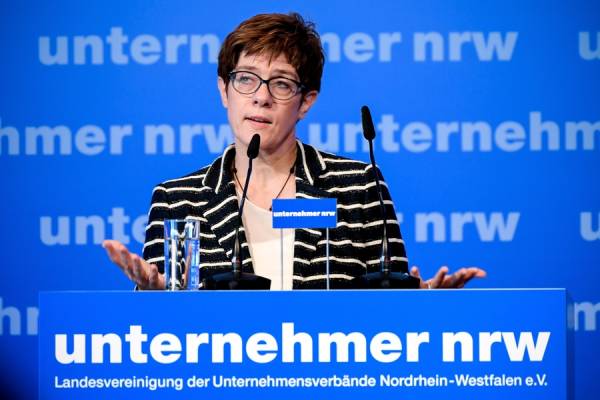 Η αρχηγός του CDU αναλαμβάνει το υπουργείο Άμυνας της Γερμανίας