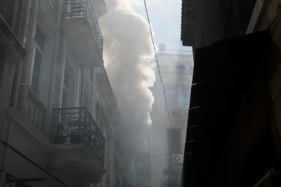 Φωτιά σε κτίριο στο κέντρο της Αθήνας (Φωτογραφίες)