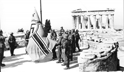 30 Μαΐου 1941: Όταν Γλέζος και Σάντας κατέβασαν τη ναζιστική σημαία από την Ακρόπολη