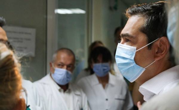 Τσίπρας: Οι υγειονομικοί φωνάζουν για ελλείψεις αλλά η κυβέρνηση ζει στον κόσμο της