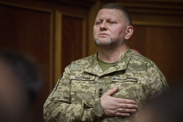 Ο Ζελένσκι αποστρατεύει τον αρχηγό του ουκρανικού στρατού – Του πρότεινε νέο ρόλο, αλλά αρνήθηκε