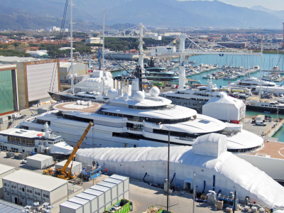 Οι Ιταλοί κατέσχεσαν mega yacht 700 εκατ. δολαρίων που φημολογείται ότι ανήκει στον Πούτιν