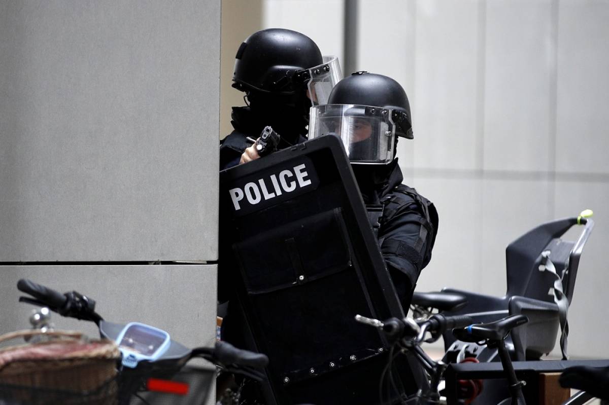 Γαλλία: Πέντε άνδρες τέθηκαν υπό κράτηση για την επίθεση στα παλιά γραφεία του Charlie Hebdo