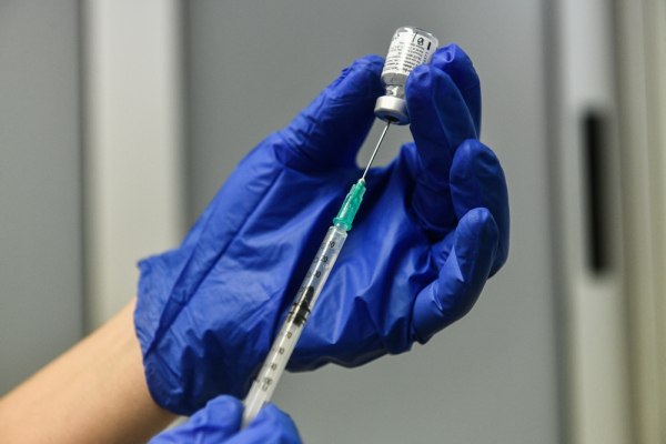 Μπουρλά: Νέο βελτιωμένο εμβόλιο από την Pfizer - Σε τι θα διαφέρει