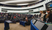 Ενός λεπτού σιγή στο Ευρωπαϊκό Κοινοβούλιο για τα θύματα του σεισμού