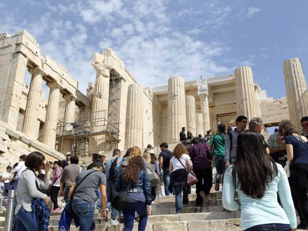 Ρεκόρ Βρετανών τουριστών στην Ελλάδα - 3,3 εκατομμύρια επισκέπτες το 2018 