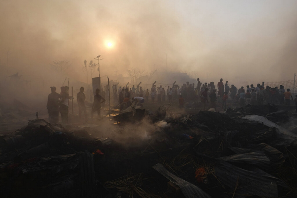 Μπανγκλαντές: Φωτιά κατέστρεψε κατοικίες σε καταυλισμό προσφύγων Ροχίνγκια στο Cox&#039;s Bazar