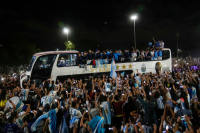 Εκατομμύρια Αργεντινοί στους δρόμους για τους «ήρωες του Κατάρ» - Εικόνες και βίντεο από το Μπουένος Άιρες