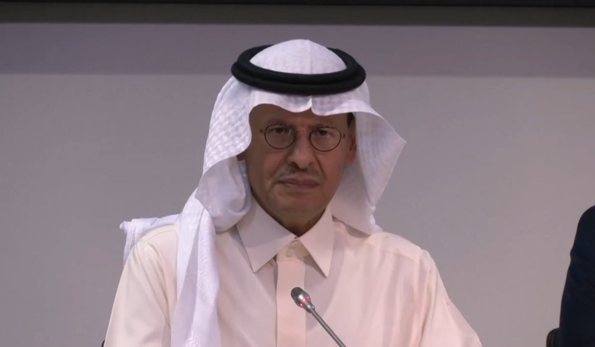 Απίστευτο περιστατικό: Πώς ο Σαουδάραβας υπουργός επιτέθηκε στον δημοσιογράφο του Reuters (Βίντεο)