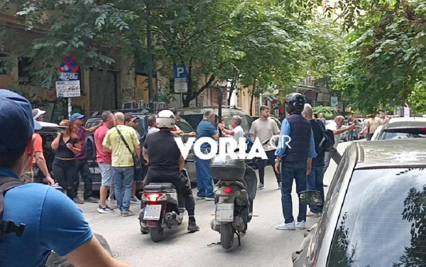 Πολύ ξύλο μεταξύ οδηγών στο κέντρο της Θεσσαλονίκης - Γιατί πιάστηκαν στα χέρια (βίντεο)
