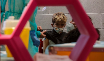 Εμβολιασμός παιδιών 5-11 ετών: Εγκρίθηκε και στη Γαλλία