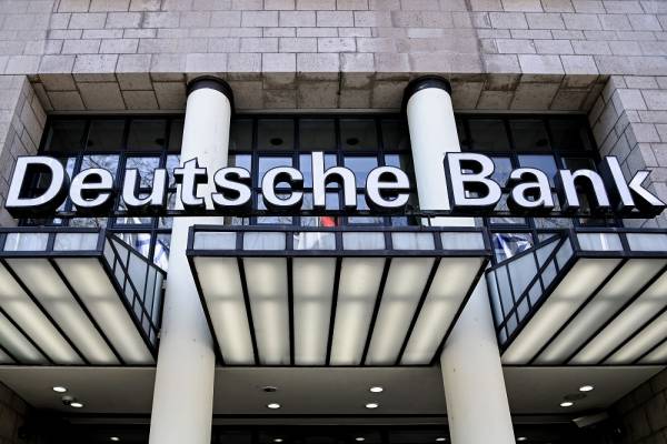 Deutsche Bank: Πρόστιμο 150 εκατ. δολάρια για συναλλαγές του Τζέφρι Επστάιν