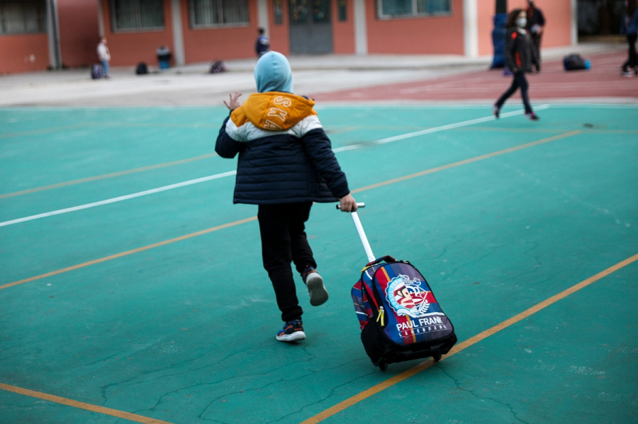 Θετικός μαθητής στον κορονοϊό: Πότε επιστρέφει στο σχολείο, τι πρέπει να κάνει