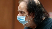 Ron Jeremy: Κατηγορείται για 34 βιασμούς και σεξουαλικές επιθέσεις