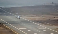 Προσγείωση - θρίλερ: Αεροσκάφος αναπηδά εκτός ελέγχου στον διάδρομο