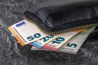 Μειώσεις μισθών: Ποιοι χάνουν 200 ευρώ το μήνα, ποιοι θα πάρουν επίδομα 534 ευρώ