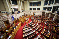Βουλή: Μόνο με τις «γαλάζιες» ψήφους πέρασε το νομοσχέδιο για τα golden boys του ΕΦΚΑ