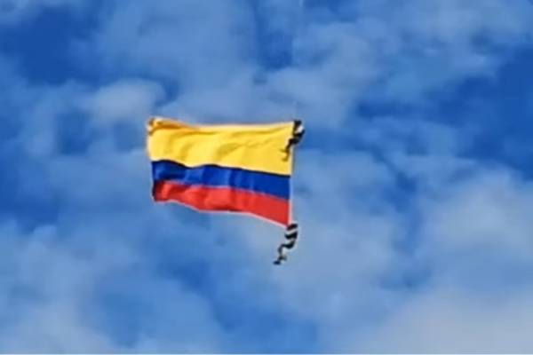 Κολομβία: Θανάσιμη πτώση υπαξιωματικών σε επίδειξη (Βίντεο)