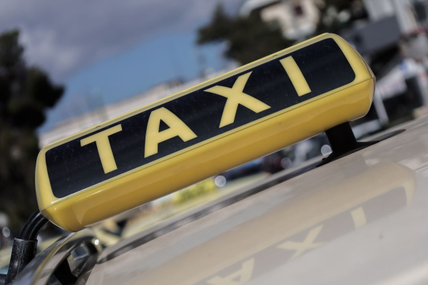 Ταξί: Νέα απάτη με ταξίμετρα tablet - Τι να προσέξετε στη χρέωση