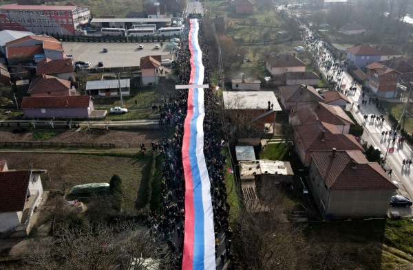 Κόσοβο: Χιλιάδες Σέρβοι στους δρόμους - Ζητούν απόσυρση των αστυνομικών δυνάμεων από τον βορρά