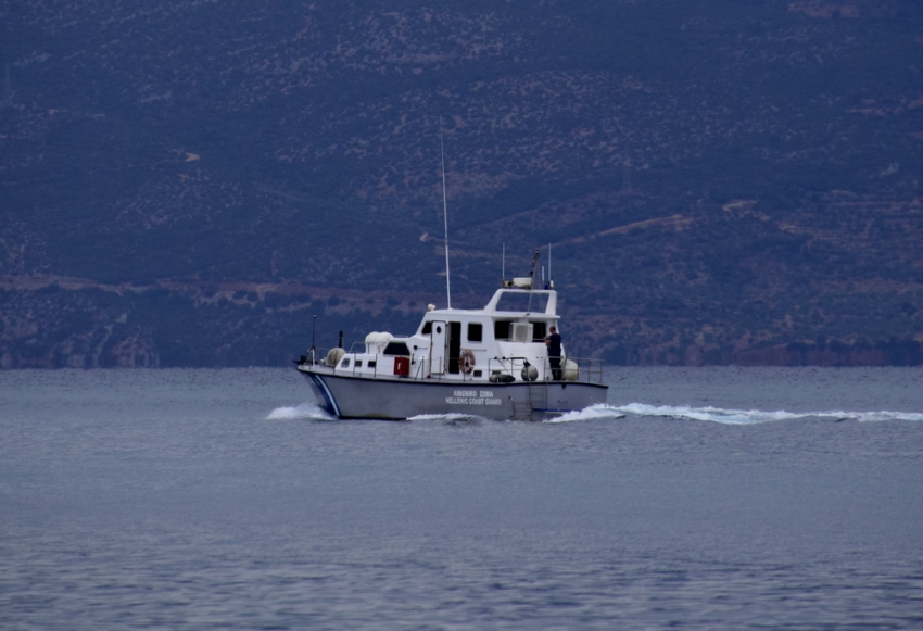 Έρευνες για τον εντοπισμό ψαρά στο Στρυμωνικό - Ανετράπη το σκάφος του