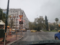 Η κακοκαιρία «χτυπά» την Αττική: Σφοδρή βροχόπτωση στην Αθήνα