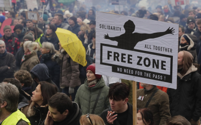 Η δύσκολη εξίσωση της πανδημίας στην Ευρώπη: Διαδηλώσεις για τα νέα μέτρα