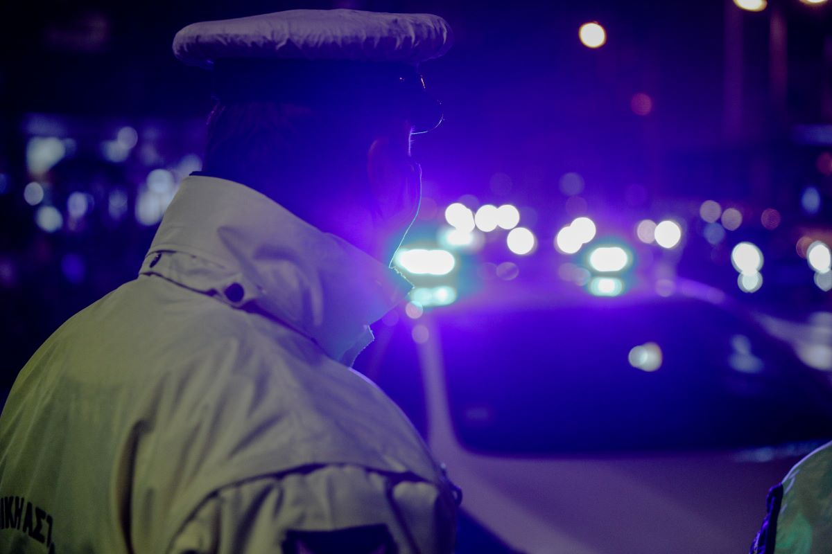 Τροχαίο στην Κατεχάκη: Αυτοκίνητο παρέσυρε αστυνομικό