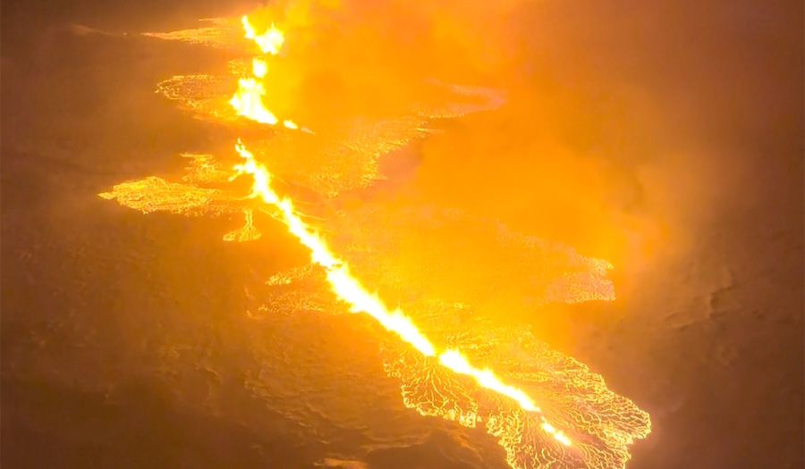 «Τρέμει» η Ισλανδία: Η ρωγμή του ηφαιστείου έχει μήκος 4 χλμ – Συγκλονίζουν τα βίντεο