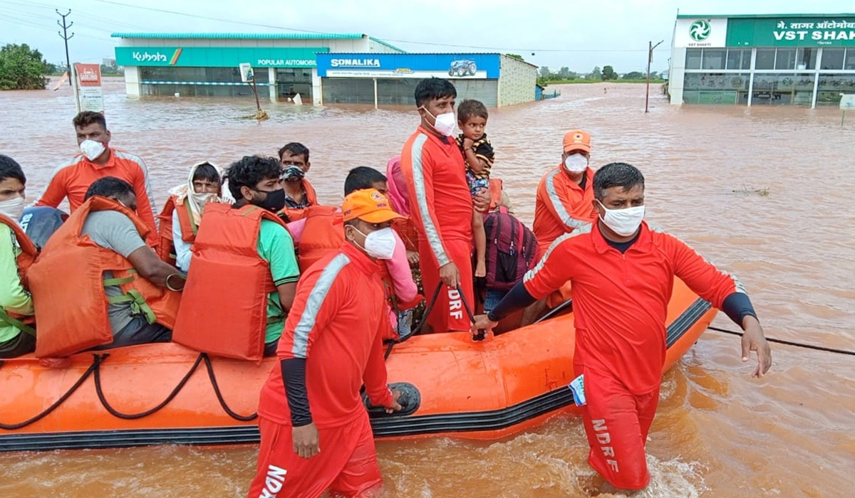 Ινδία: Πάνω από 160 άνθρωποι έχασαν τη ζωή τους από τις πλημμύρες