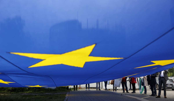 FT: Η ΕΕ σχεδιάζει να επιτρέψει σε θυγατρική της Rosselhozbank να μπει στο SWIFT για την παράταση της συμφωνίας των σιτηρών