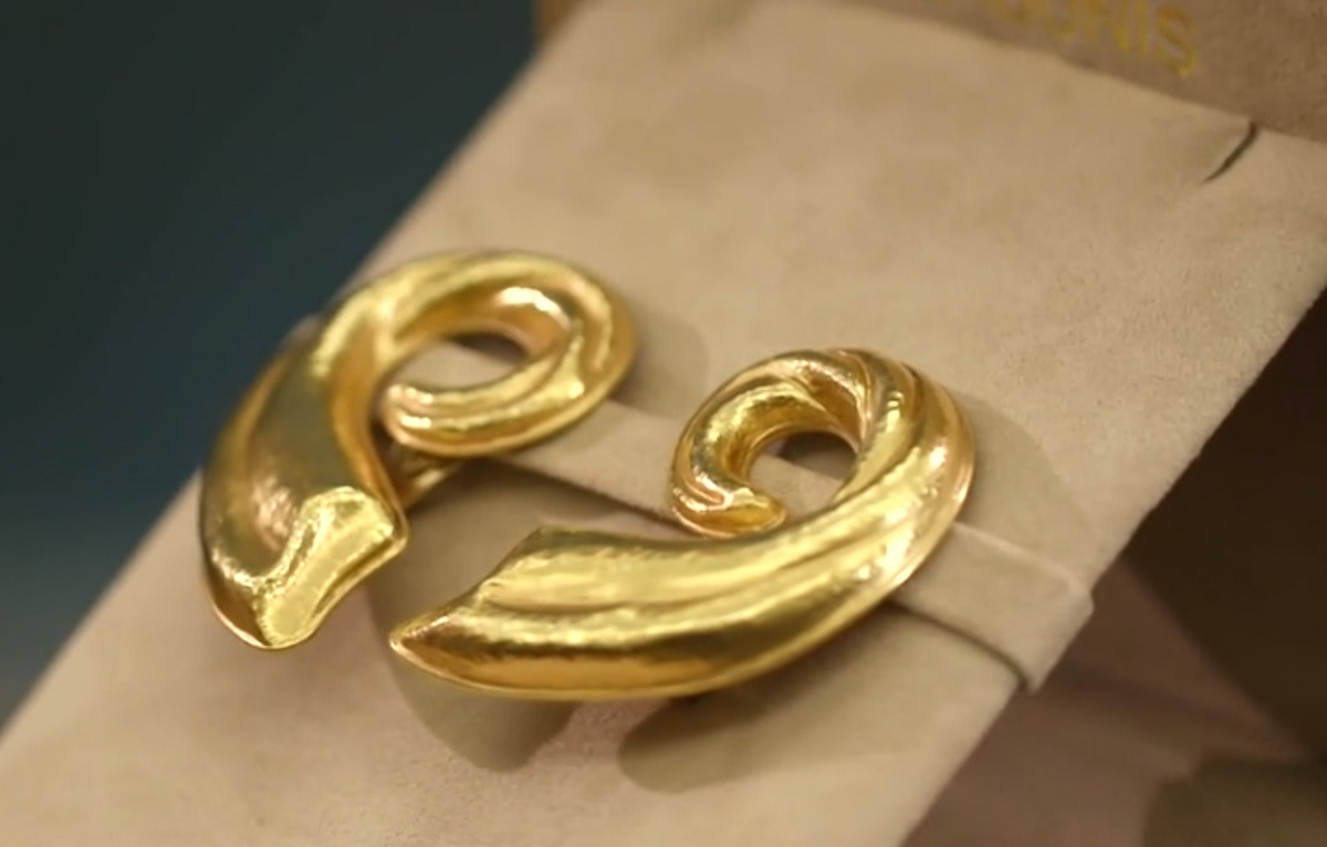 Cash or Trash: Χαμός με τα σκουλαρίκια που σχεδίασε ο Λαλαούνης για την Ελίζαμπερ Τέιλορ