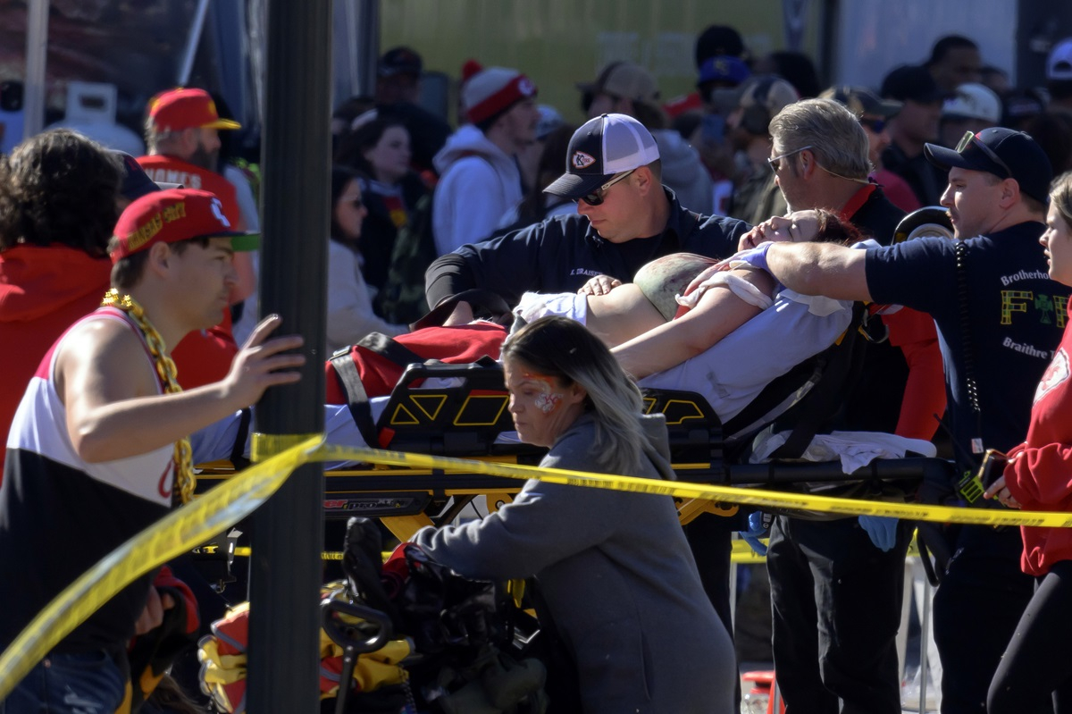 Πυροβολισμοί στο Κάνσας: Τουλάχιστον ένας νεκρός και 14 τραυματίες μετά την παρέλαση των Kansas City Chiefs