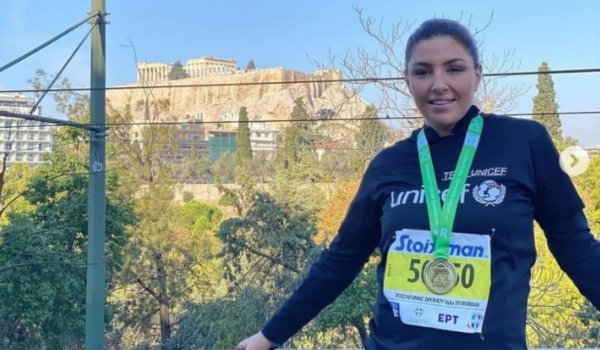 Έλενα Παπαρίζου: Έτρεξε στον Μαραθώνιο με την ομάδα της UNICEF