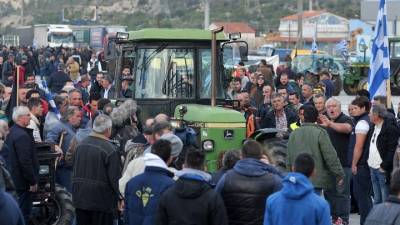 «Ζεσταίνουν» τις μηχανές τους οι αγρότες - Ξεκινούν κινητοποιήσεις