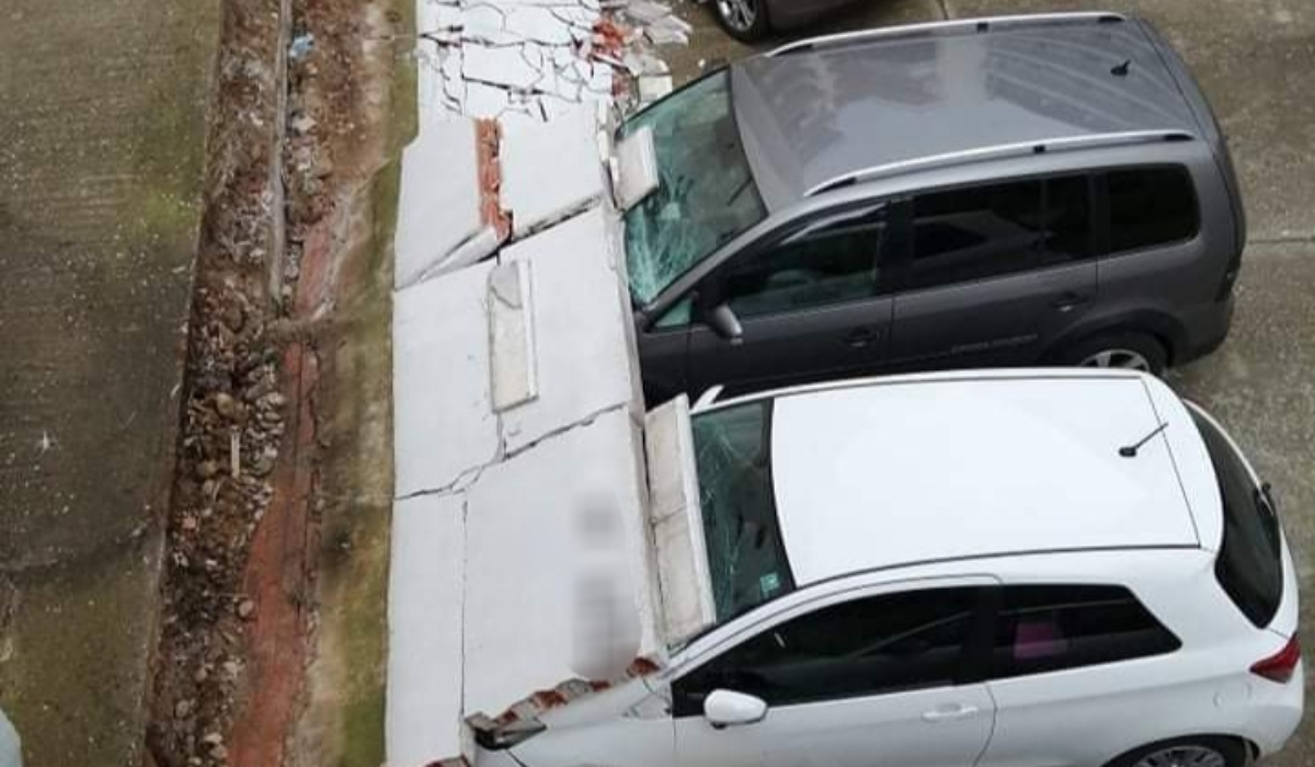 Κακοκαιρία «Διομήδης»: Κατέρρευσε τοίχος στην Ξάνθη, έπεσε πάνω σε αυτοκίνητα