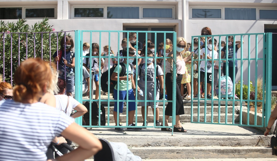 Κορονοϊός: Κατακόρυφη πτώση στα κρούσματα των μαθητών