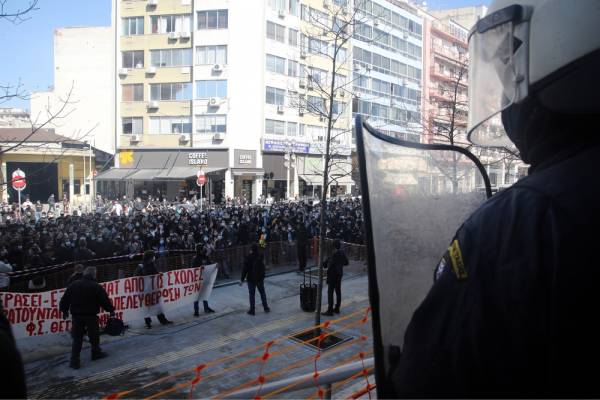 Θεσσαλονίκη: Διαδήλωση έξω από το Δικαστικό Μέγαρο για τους 31 συλληφθέντες