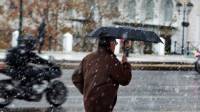 Καιρός: Ραγδαία εξέλιξη της επιδείνωσης με χιόνια στην Αθήνα