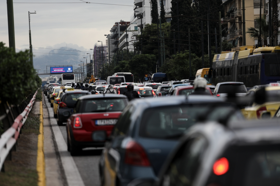 Κίνηση τώρα: Μποτιλιάρισμα σε Κηφισό, Μεσογείων, Κατεχάκη και κλειστοί δρόμοι στην Αθήνα